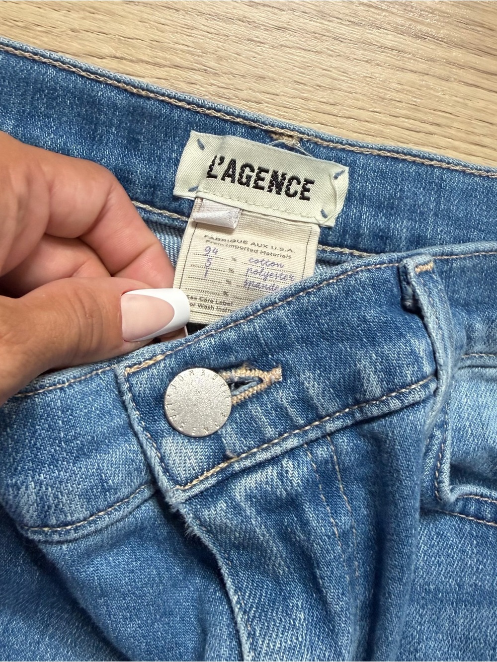 L'AGENCE Zoe Raw Hem Jean Shorts Size 28 - Picture 4 of 7